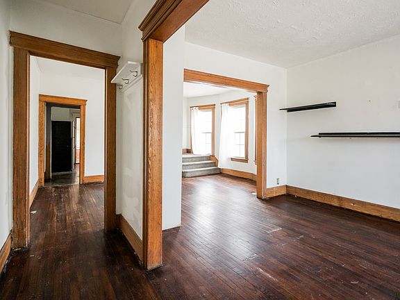 2nd image of 1195 Clark St