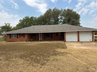 907 S Cemetery Rd, Tuttle, OK 73089
