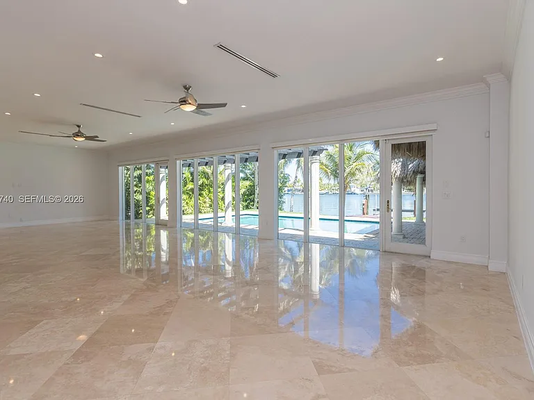 425 N Shore Dr — Photo 3