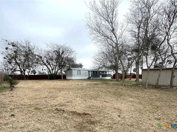 104 S Peach St, Seadrift, TX 77983