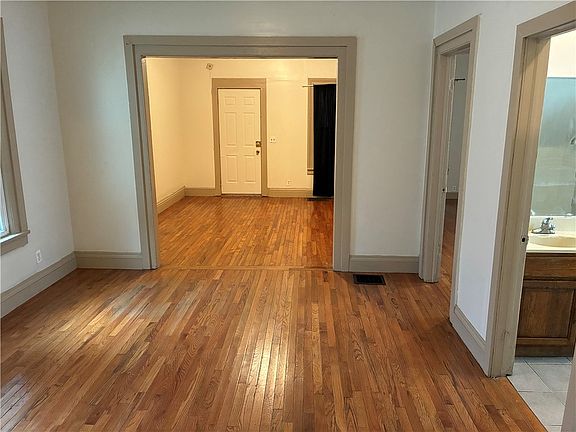 4th image of 808 Exchange St