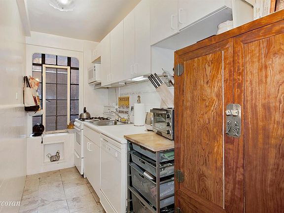 3rd image of 17 W 67th St APT 3C