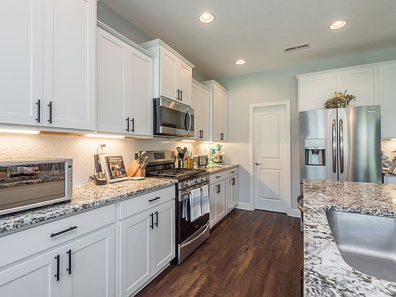 3rd image of 12614 Sandburg Ln