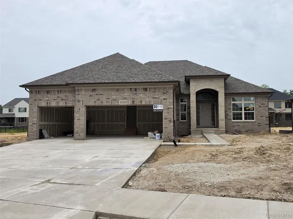 50539 Mistwood Dr, Macomb, MI 48042