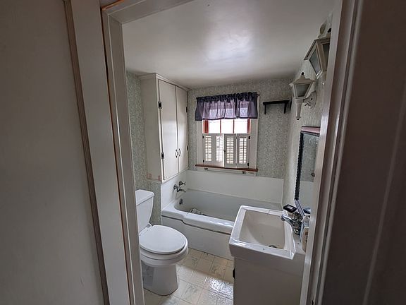 5th image of 405 W Green St