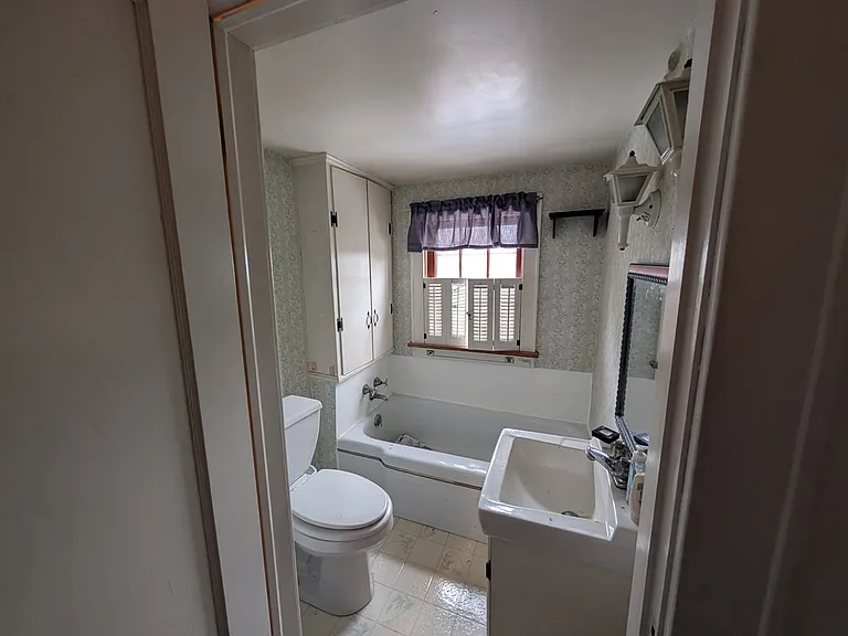 405 W Green St — Photo 5