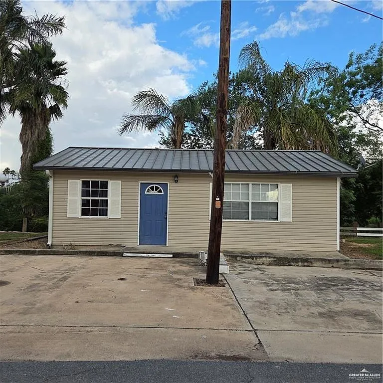 3 bed, 3.0 bath, 2820 sqft, $1,600 — Photo 3