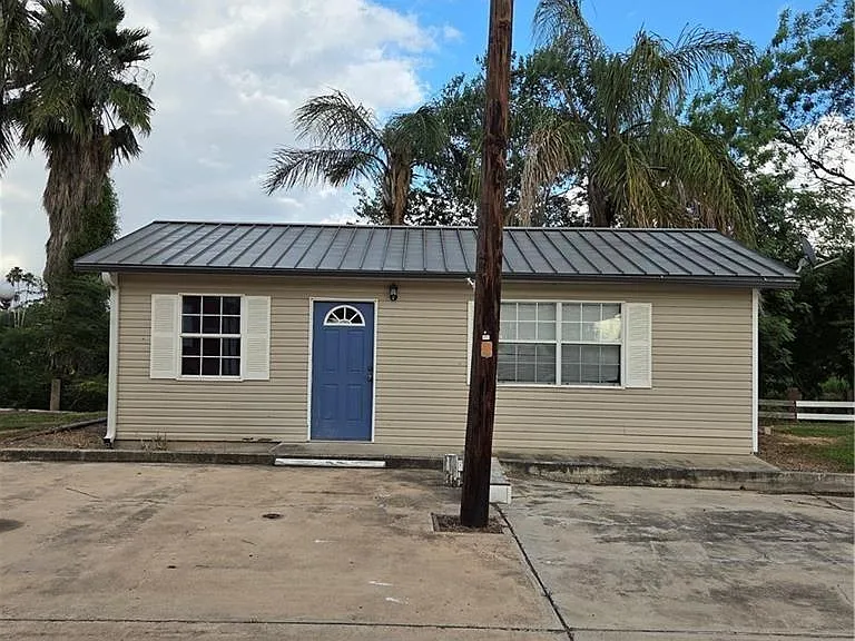 8442 Lago Vista Dr — Photo 3