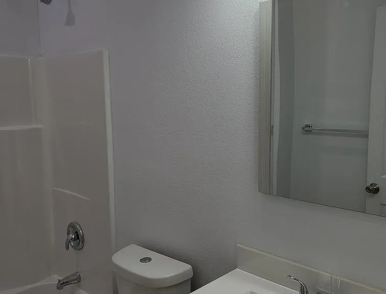 Bathroom 2-2