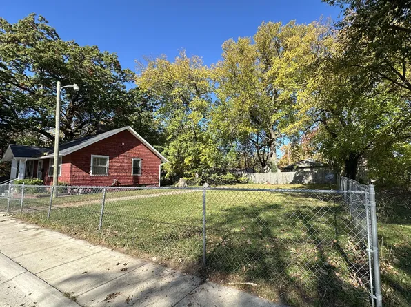 165 Smith Ct, Benton Harbor, MI 49022