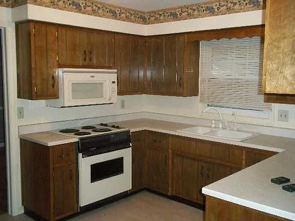 4th image of 1805 Oakwood Dr