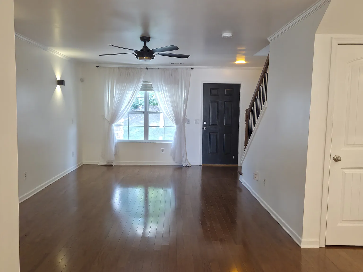 2 bed, 1216 sqft, $2,200 — Photo 2