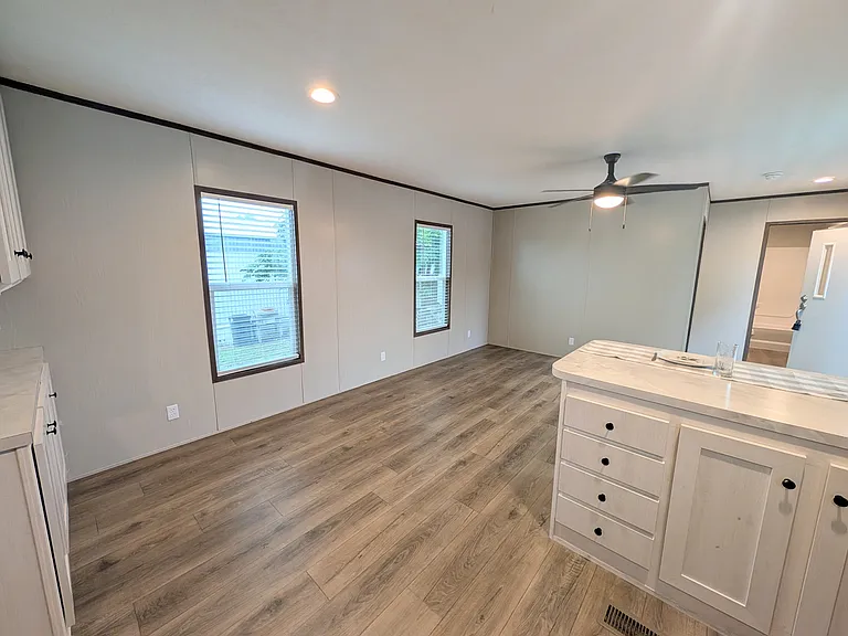 121 Black Walnut — Photo 9
