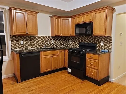 3 bed, 1000 sqft, $2,800 — Photo 4