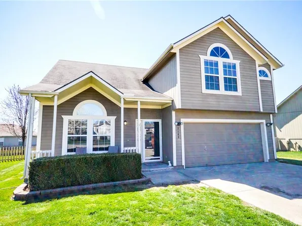 2103 Patti Ln, Greenwood, MO 64034