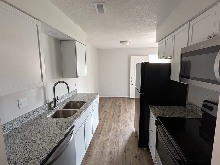 3400 SW Burnett Rd #C — Photo 3