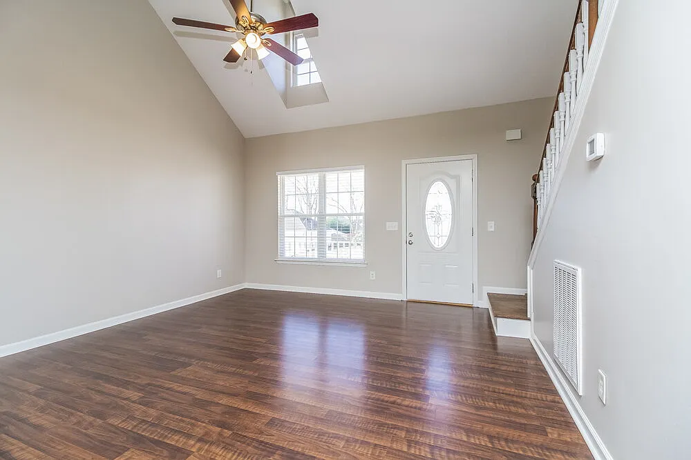 3 bed, 2.0 bath, 1342 sqft, $2,025 — Photo 4
