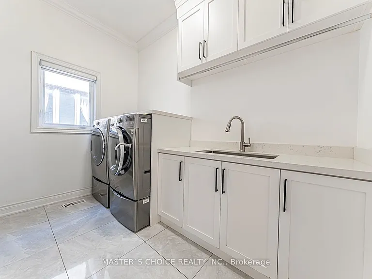 2357 Rideau Dr — Photo 18
