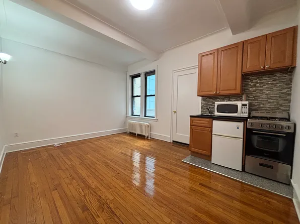155 E 52nd St APT 2K, New York, NY 10022
