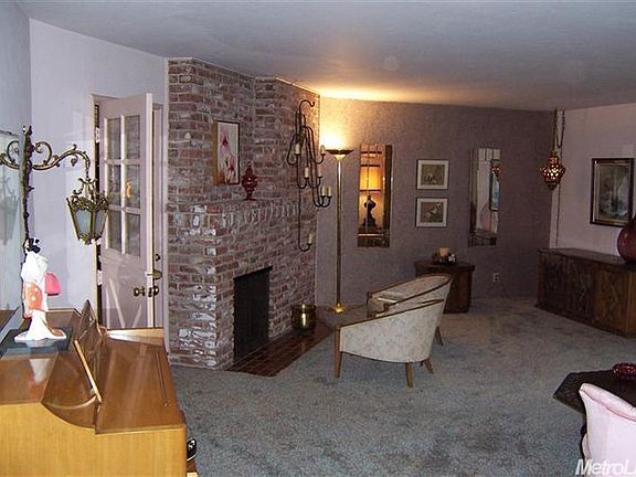 3rd image of 2660 La Via Way