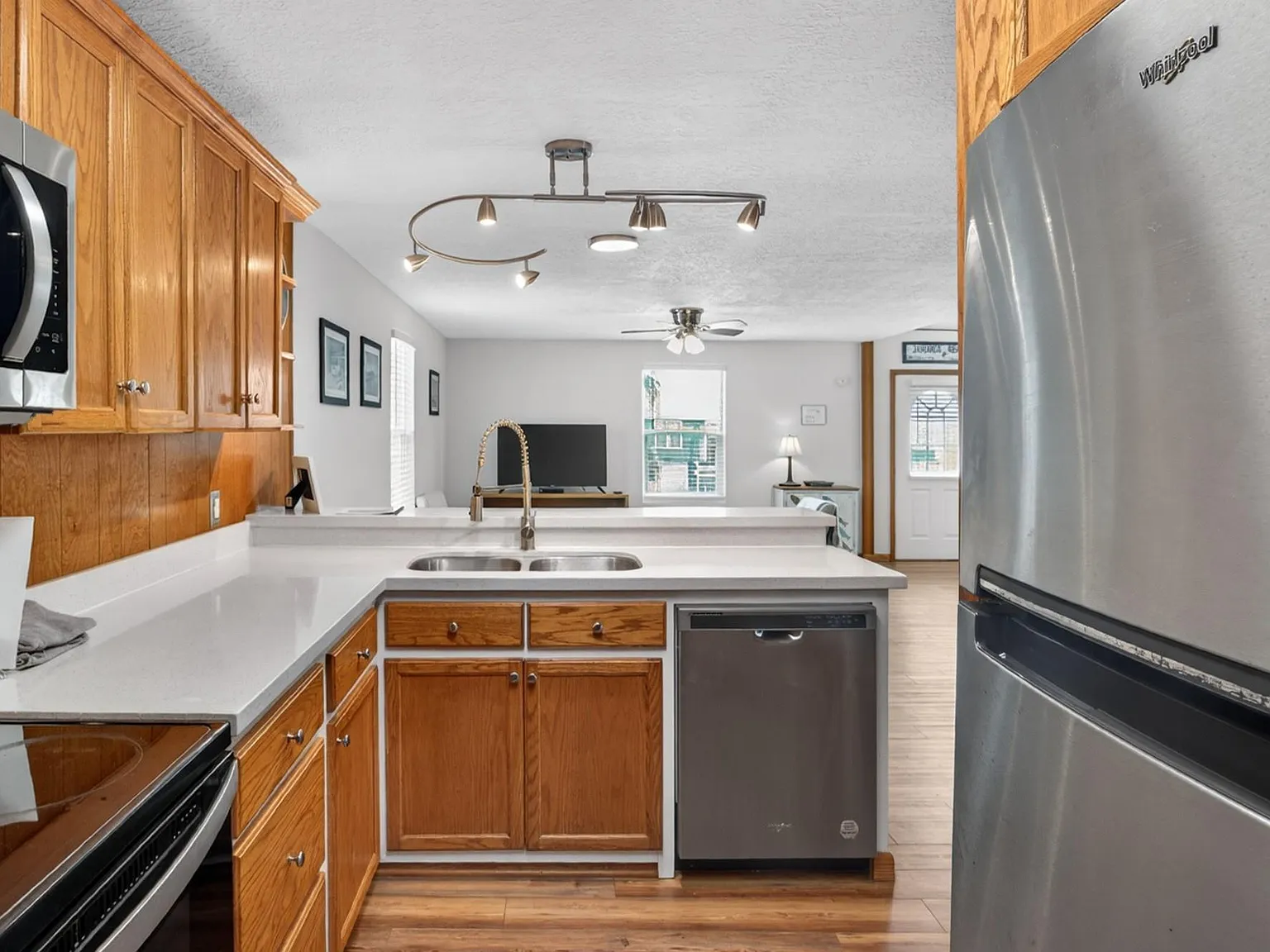 2 bed, 1.0 bath, 930 sqft, $3,200 — Photo 4