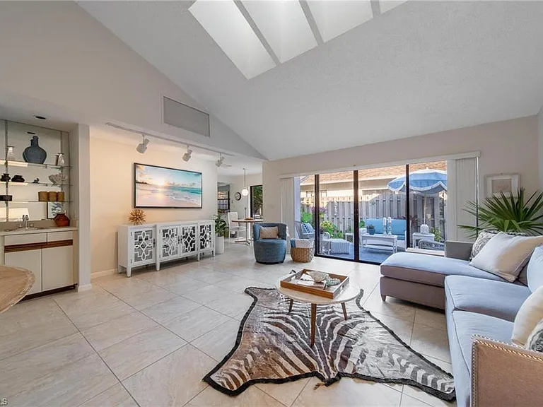 878 Meadowland Dr #G — Photo 2