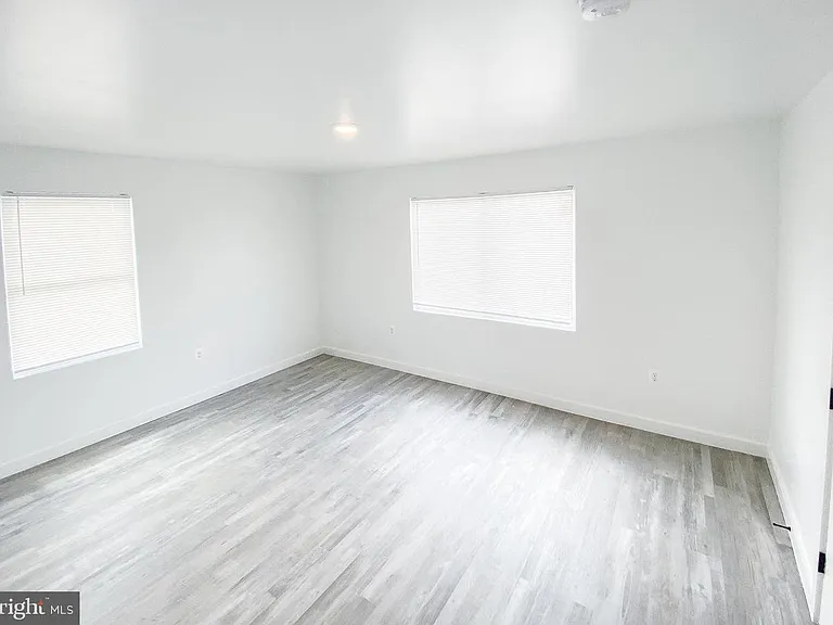 1537 Kenilworth Ave NE — Photo 15