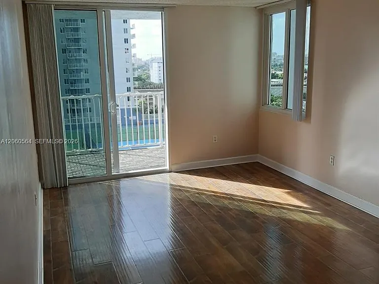 800 N Miami Ave #E-1001 — Photo 9