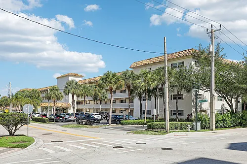 200 E Royal Palm Rd Photo 1