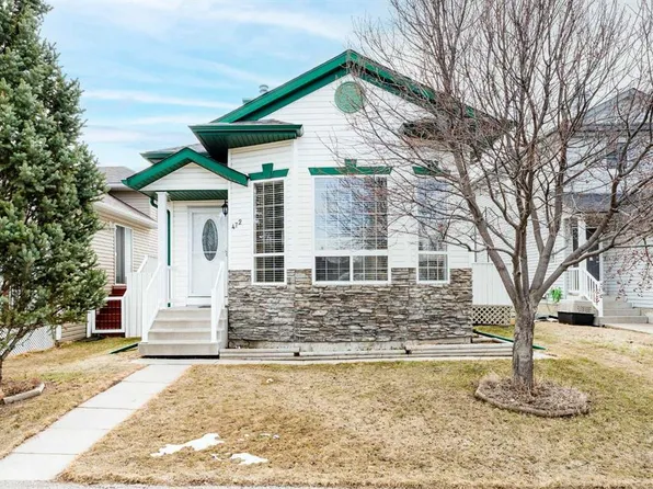 472 N Country Hills Dr NW, Calgary, AB T3K 4W7