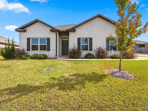 13928 Lannister Ln, Athens, AL 35613