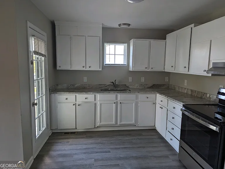 1313 Joseph Ave — Photo 7
