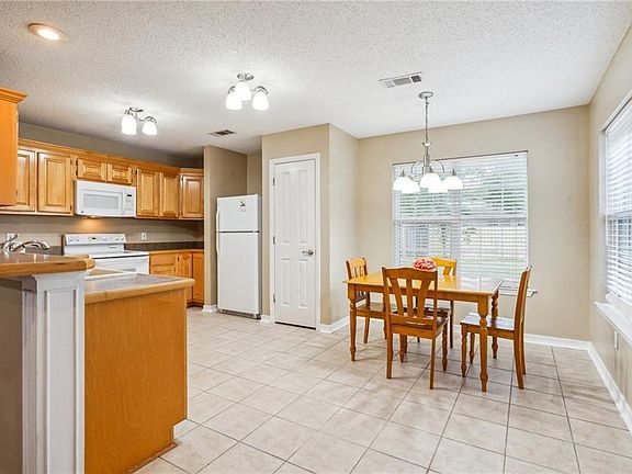 5th image of 70288 7th St