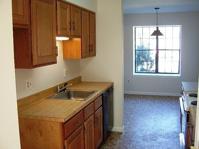 2nd image of 70 Stanwick Ct