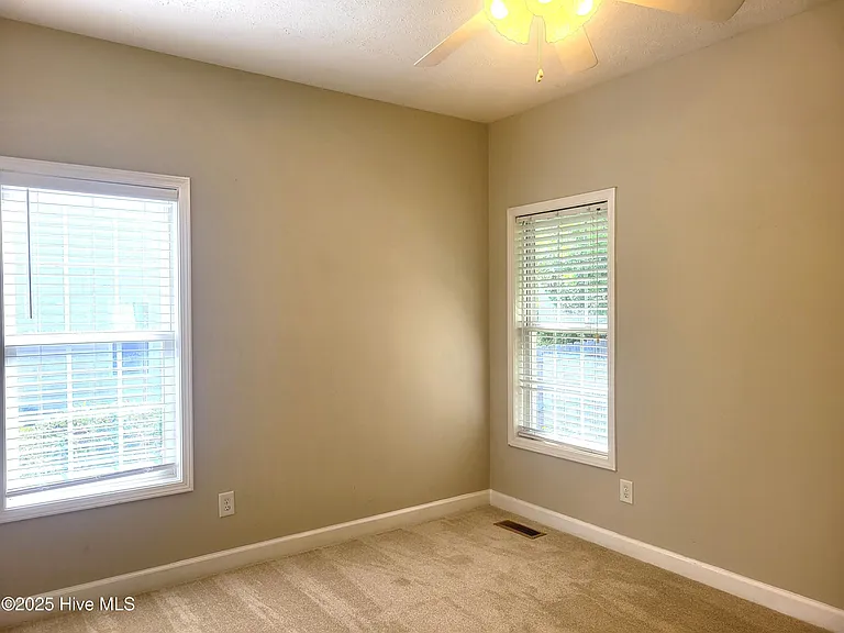 945 Diamondhead Dr S — Photo 28