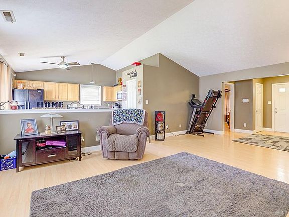 4th image of 8690 Butterfield Ct