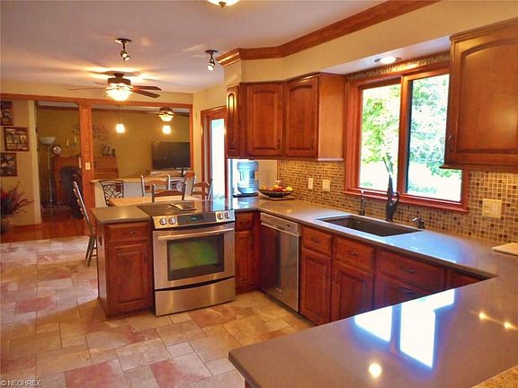 4th image of 950 Bridlewood Dr