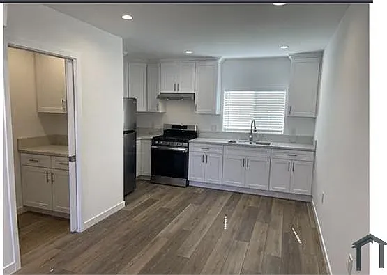 1039 E 28th St #204 — Photo 10