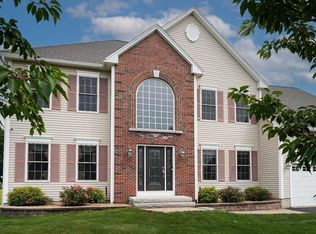 9 Shoreline Drive, Hudson, NH 03051