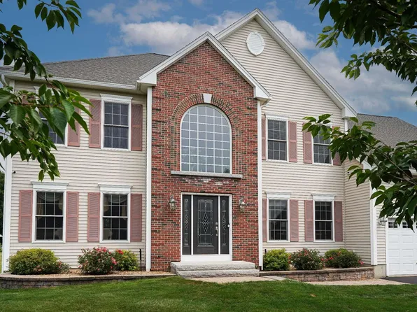 9 Shoreline Drive, Hudson, NH 03051