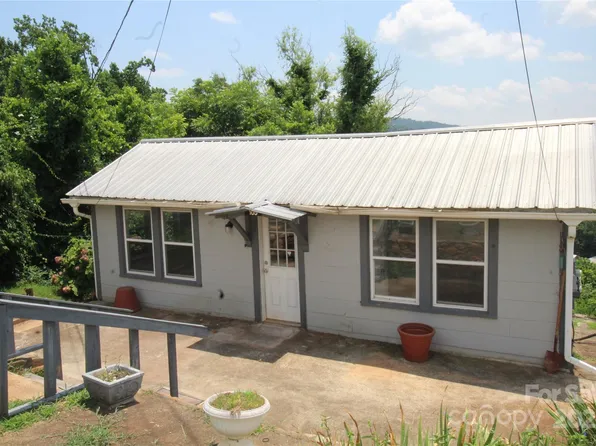 105 Summit St, Marion, NC 28752