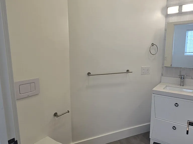 1649 La Salle Ave #1649 — Photo 13