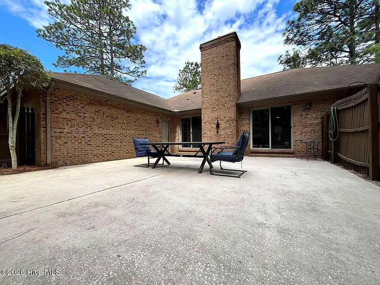 100 Bridle Path Cir — Photo 32