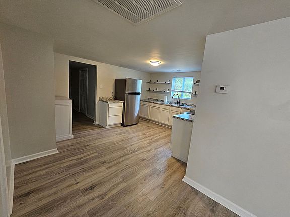 4th image of 5307 Clover Ave