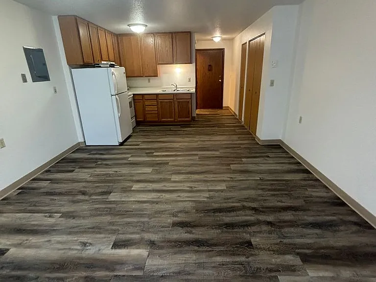 1440 Dakota Dr N — Photo 2