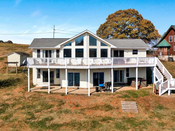 1129 Hannabass Dr, Goodview, VA 24095