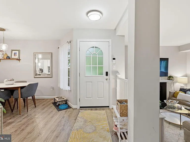 2807 S Woodrow St #B-1 — Photo 2