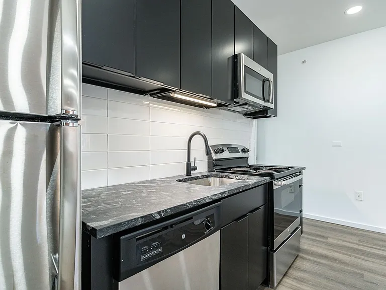 3003 Glenwood — Photo 42