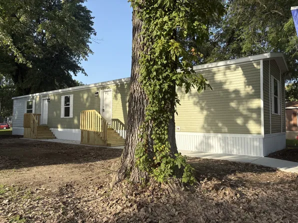 39 Mellott St, Edwardsville, KS 66113