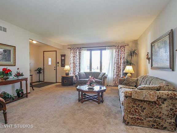 2nd image of 16625 Henry Ln